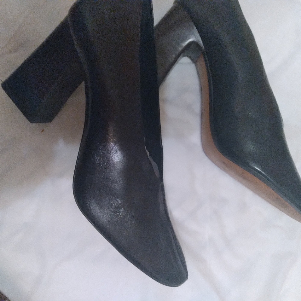 Soft leather ladies shoes